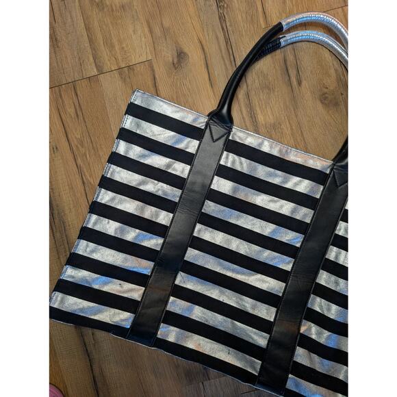 Victoria's Secret Women Handbags, Metallic Silver & Black Weekender Tote Bag - Picture 7 of 8